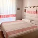 לינה וארוחת בוקר Note Sulla Piazza קליארי