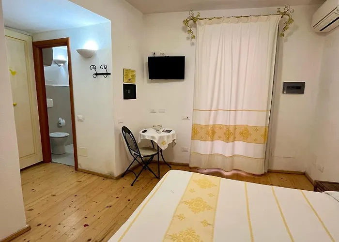 诺特苏拉皮亚扎旅馆 住宿加早餐酒店 卡利亚里