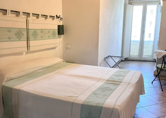 诺特苏拉皮亚扎旅馆 住宿加早餐酒店 卡利亚里